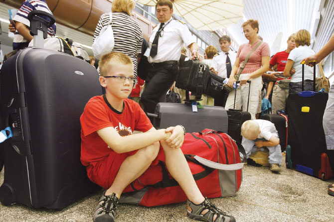 Otrok in nosečnica na poti