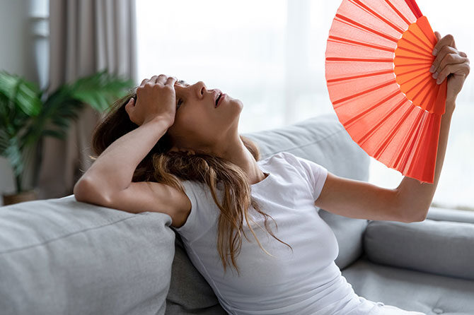 Vlažne dlani, madeži na obleki, neprijetne vonjave