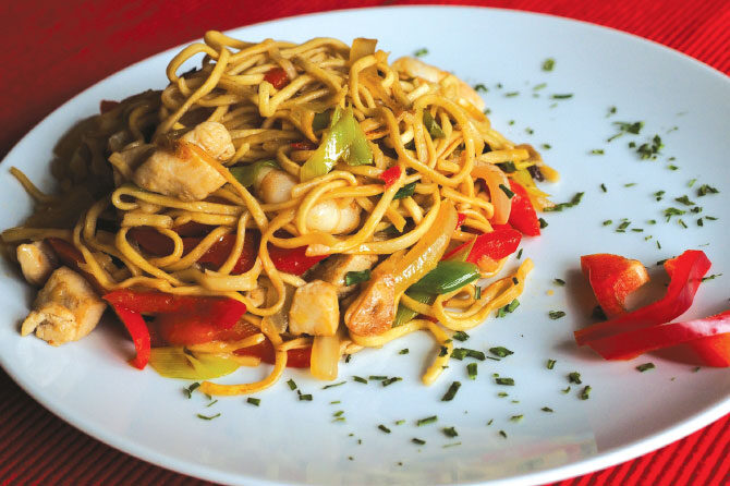 Doktor kuha – Chow mein malo po domače