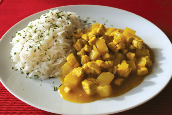 Doktor kuha – Piščančji kari z ananasom