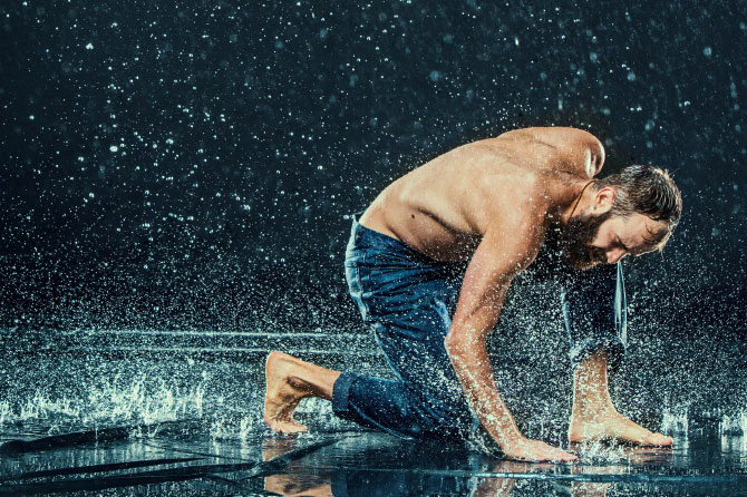 Pogostejša pri ženskah, prizadene pa tudi moške