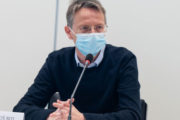 Ženske zbolijo bolj pogosto, kar trikrat bolj pogosto kot moški