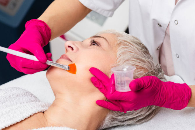 Naravne kisline za osvežitev in pomladitev kože obraza