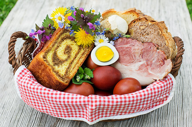 Kaj pa naj, ko miza ponuja toliko dobrot …