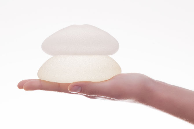 60 let silikonskih prsi – Prsni vsadki so prinesli veliko veselja in tudi nekaj razočaranja