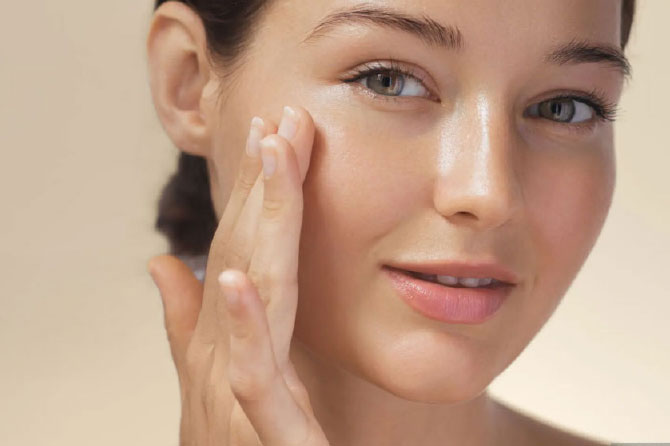 Naravno bolj napeta, gladka in  sijoča koža brez kirurškega posega