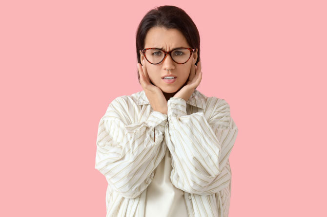 Tinitus – Moteče šumenje  v ušesih (tinitus) lahko učinkovito omilimo